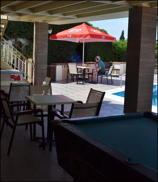 La Luna Apartments