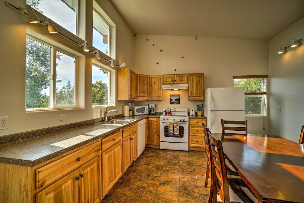 Secluded Getaway w/ Deck, Steps to Fritz Creek!