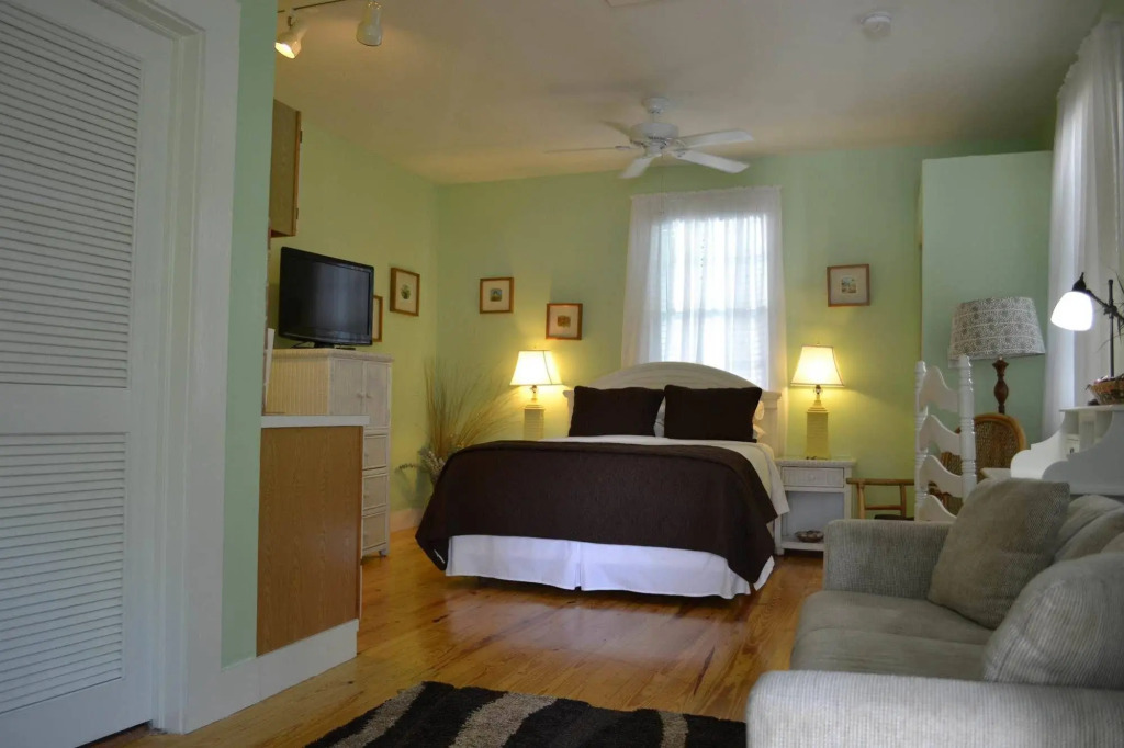 The Speakeasy Inn and Rum Bar