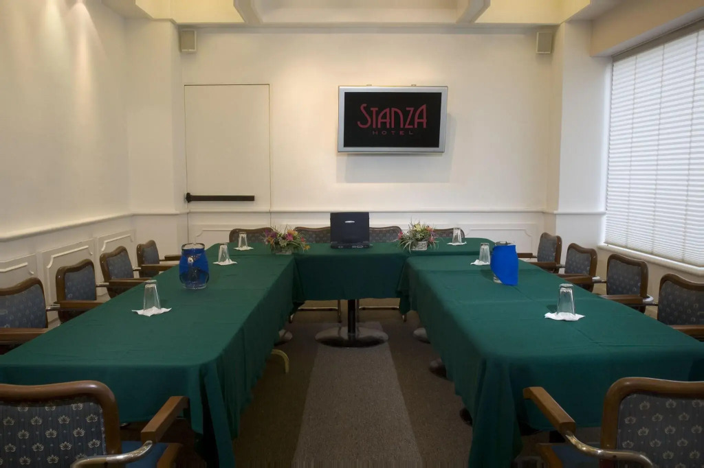 Stanza Hotel