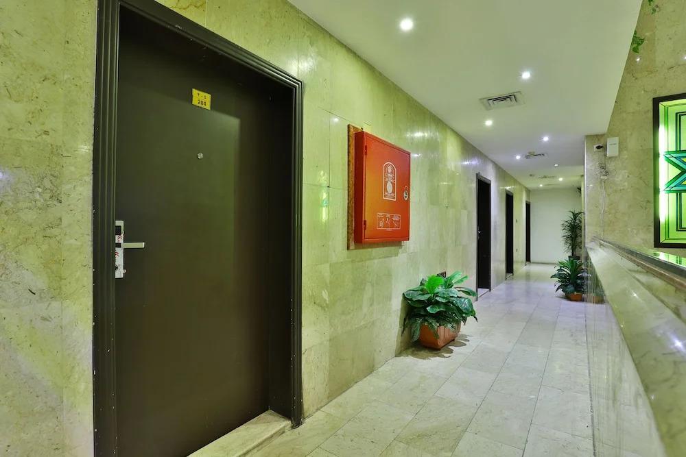 OYO 446 Mas Hotel