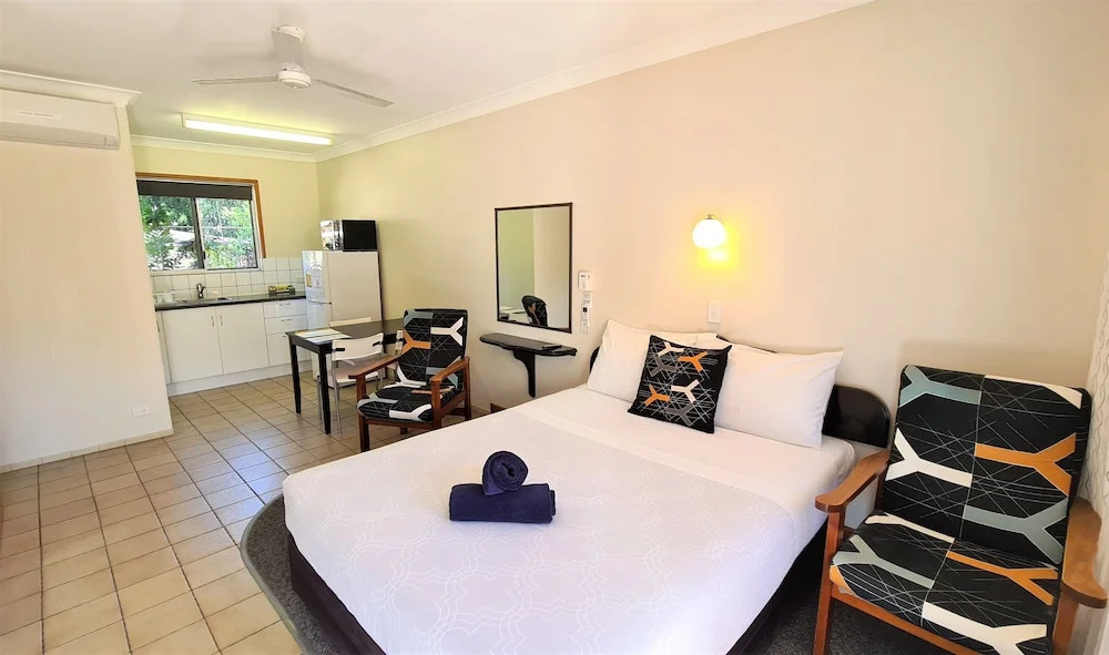 Paradise Court Holiday Units