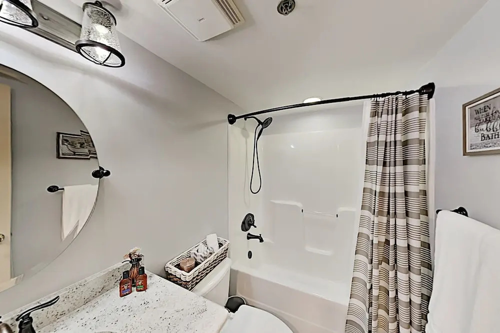 210roarh 2 Bedroom Condo