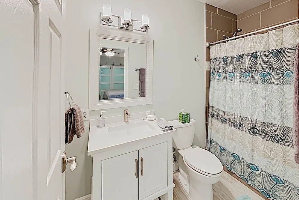 New Listing! Designer Beach W/ Bikes 3 Bedroom Home
