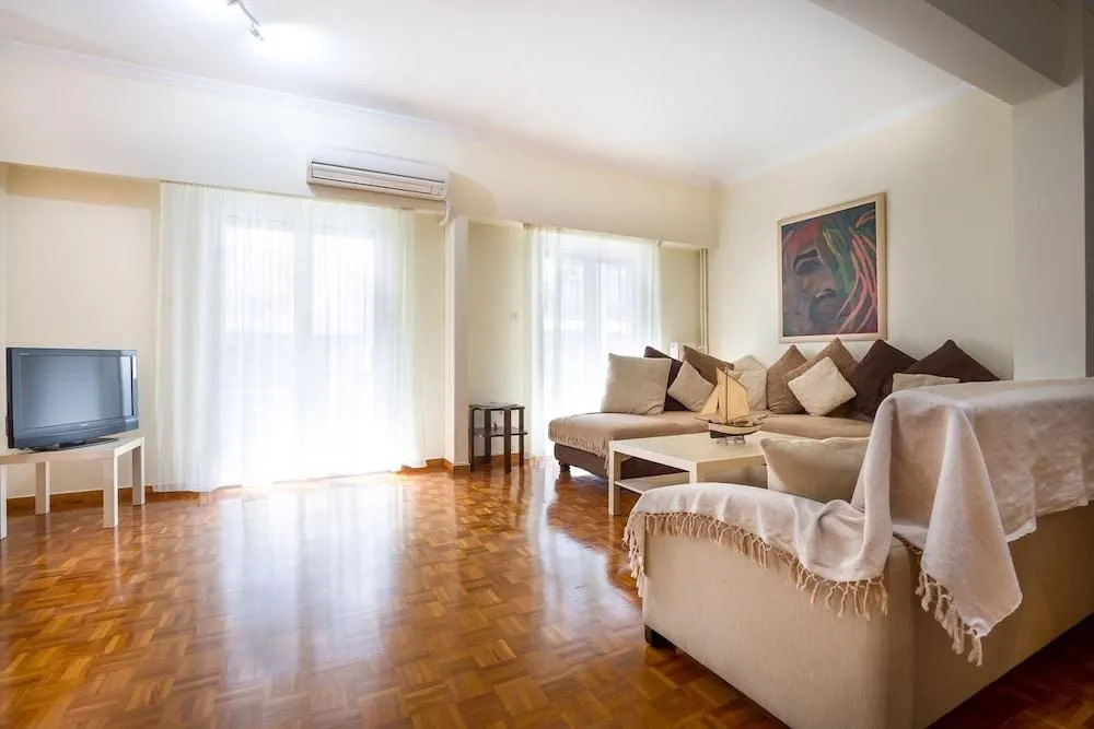Classy apartment with 2 bedrooms in Petralona
