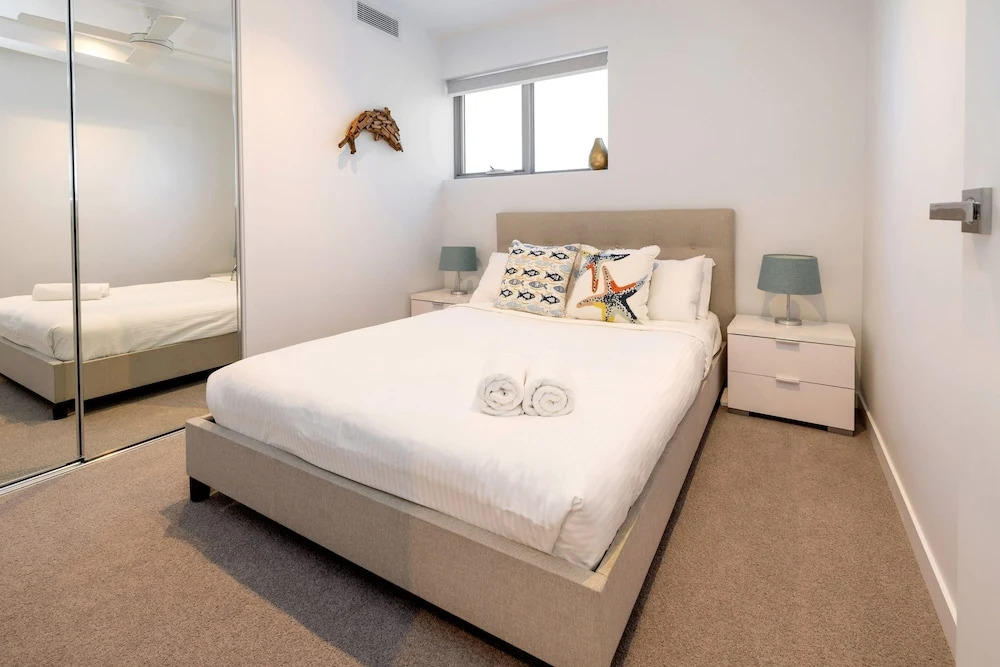 3BR Lux Beachfront Escape - Pool Gym King bed