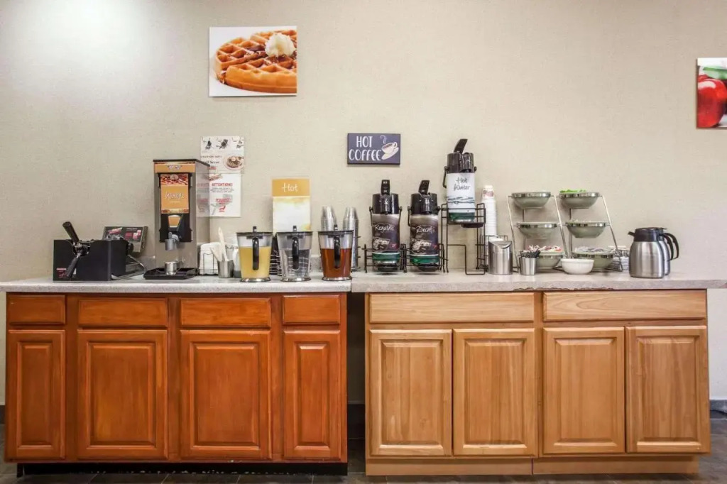 Quality Inn & Suites - 3 Stars