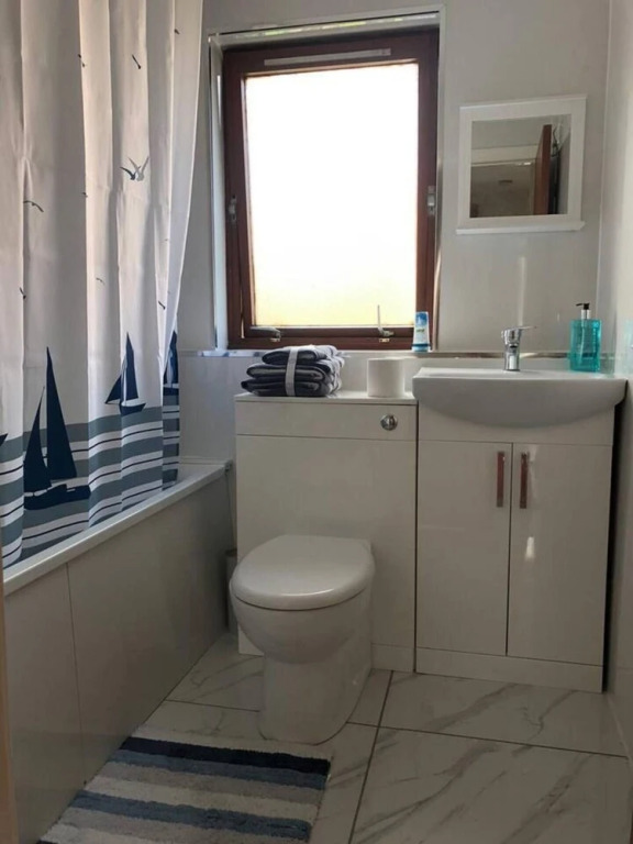 Stunning 2-bed Serviced Selfcatering Apartment