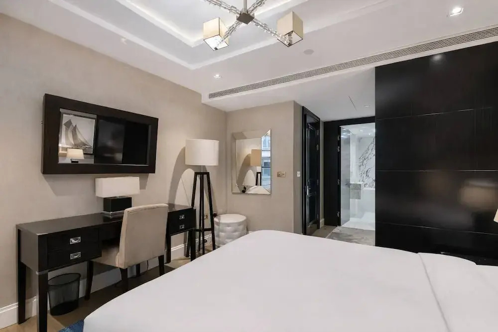 Luxury Kensington Home - Concierge Elevator AC