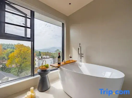 Hongcun Village Tachuan in the Wild · Hot Spring Resort