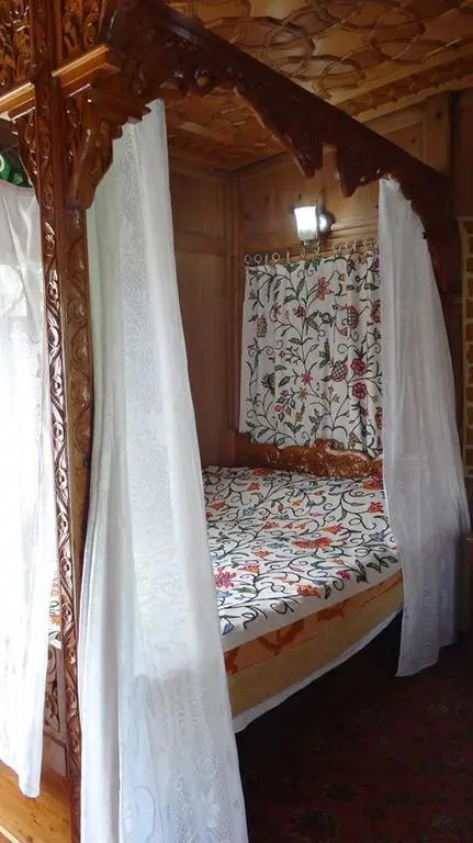 Shalimar Group of Houseboats