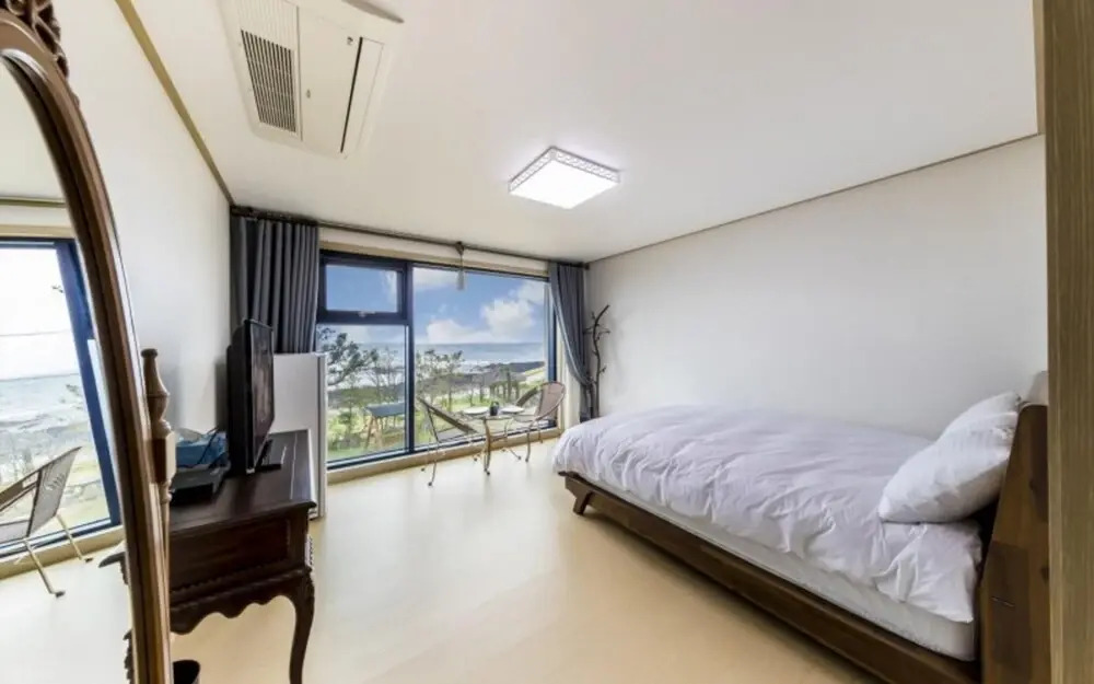 Seogwipo Toto Pension (Near Soesokkak, Outdoor Terrace)(서귀포 토토펜션 (쇠소깍인근,야외테라스))