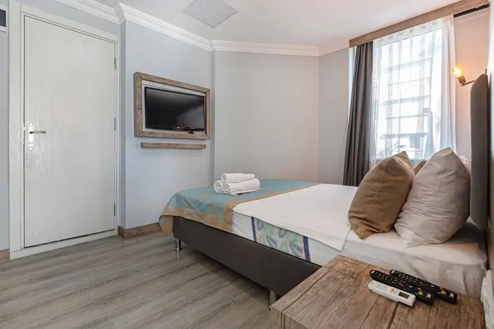 Seven City Hotel