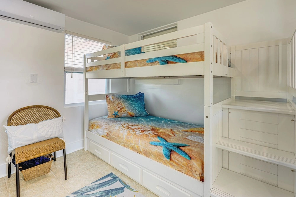 Steps to Sand: Clearwater Family Home w/ Game Room