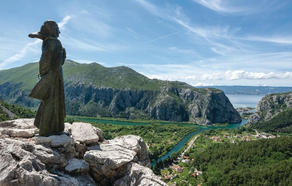 Amazing Home in Omis with Hot Tub, Sauna & WiFi