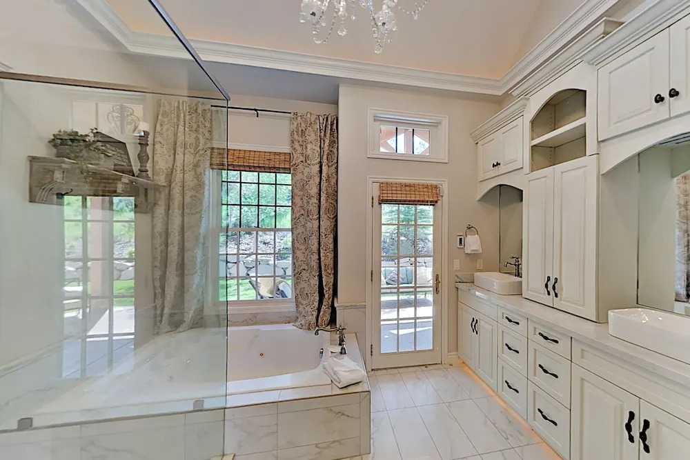 Jeremy Ranch : Hot Tub, Garage & 2 Kitchens 5 Bedroom Home