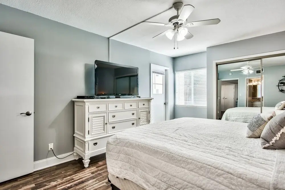 Gulf Shore Condo #211 - 2 Br condo by RedAwning