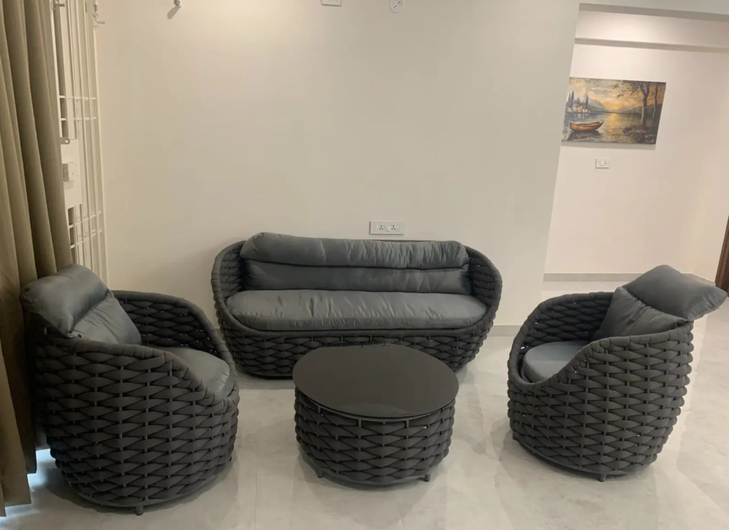 DeVerveil Service Apartment