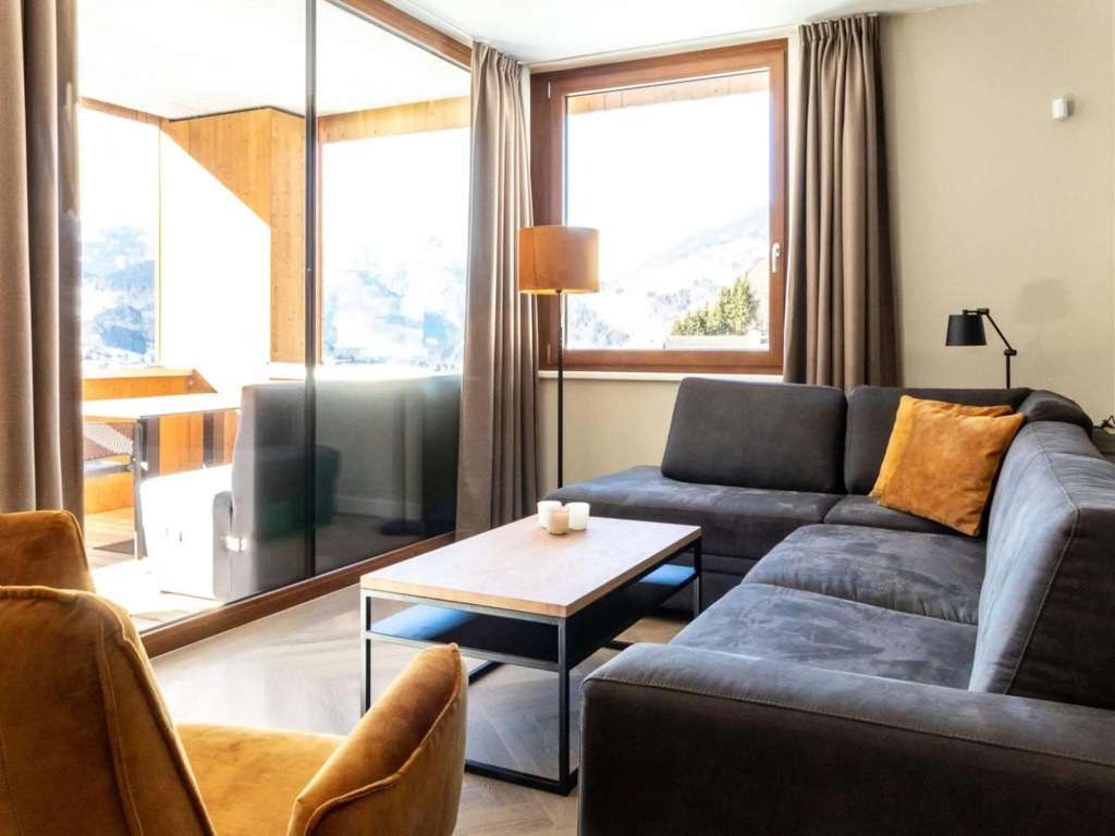 Luxury apartment with sauna, Zamang lift at 600 m.