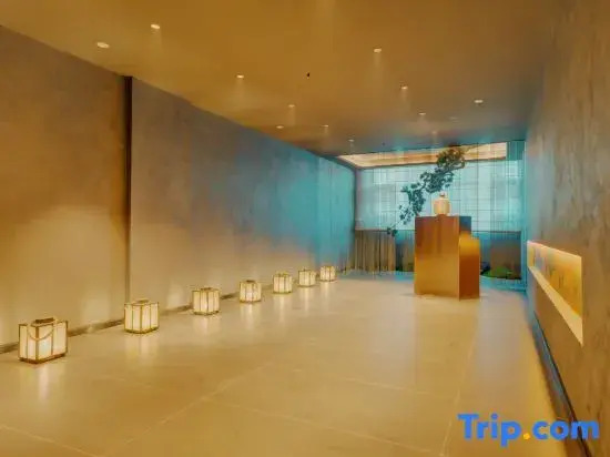 Shannan Baicheng Railway Station Yajiang Tianjie Atour Hotel