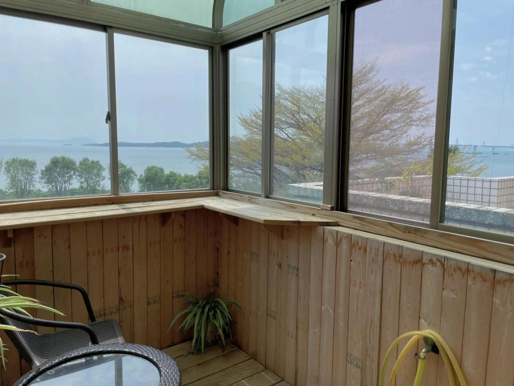 Breeze and Waves Hostel