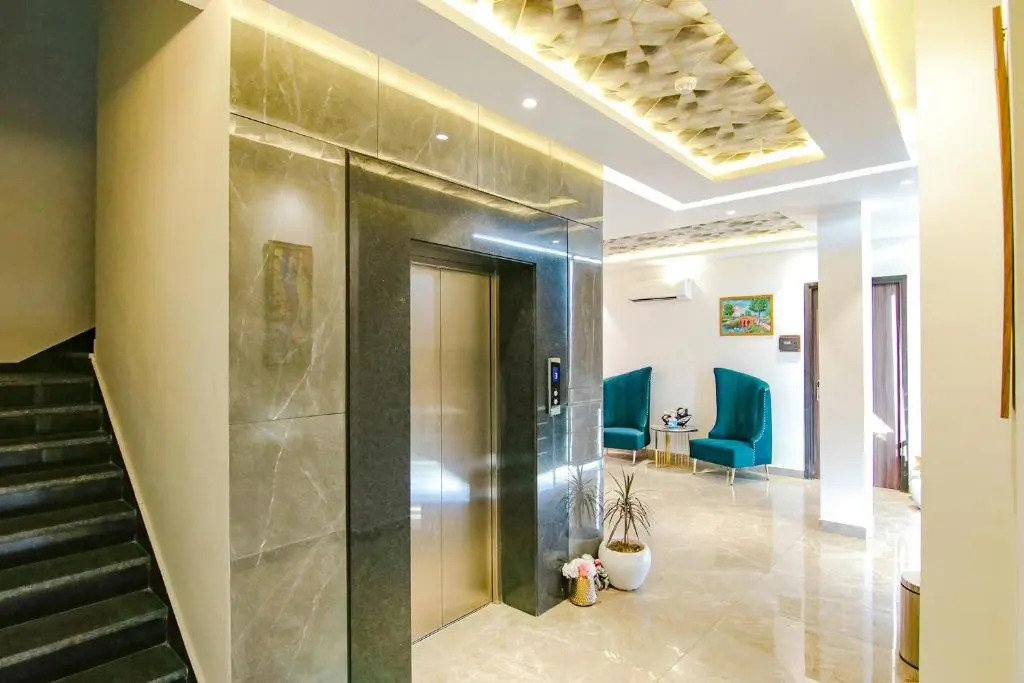 Fabhotel Prime Royal Inn Suites