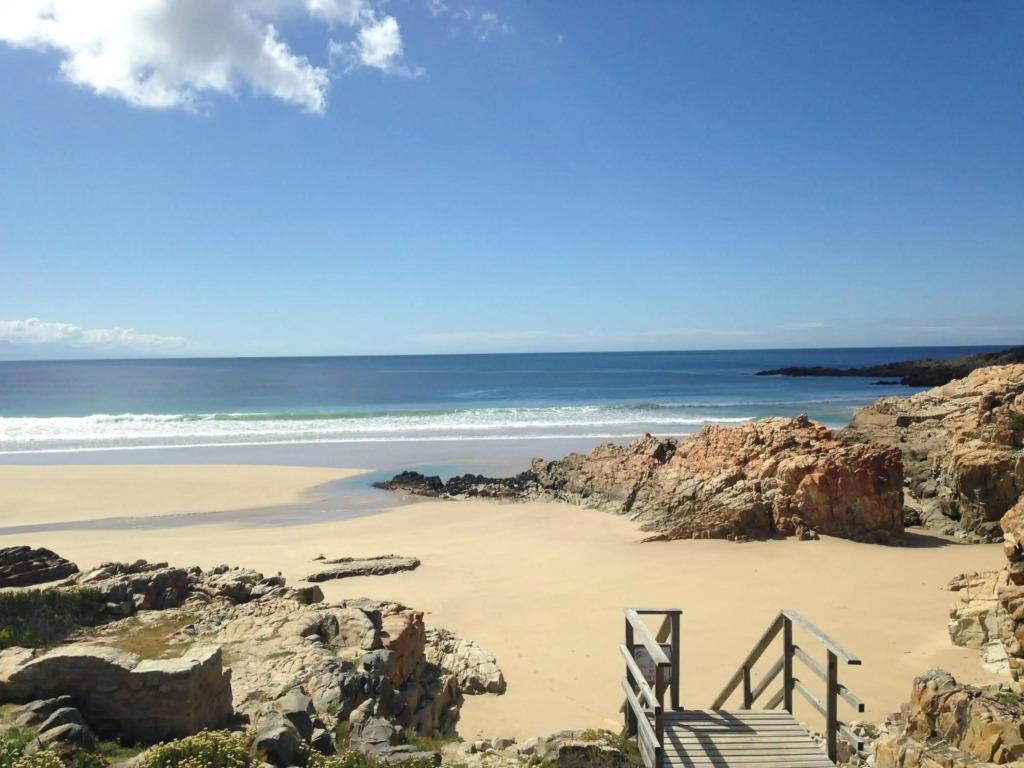 The River Club Loft - 6 sleeper, Swimming Pool, 2 min to Robberg Beach