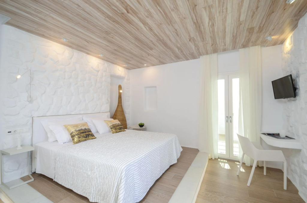 Cyano Suites