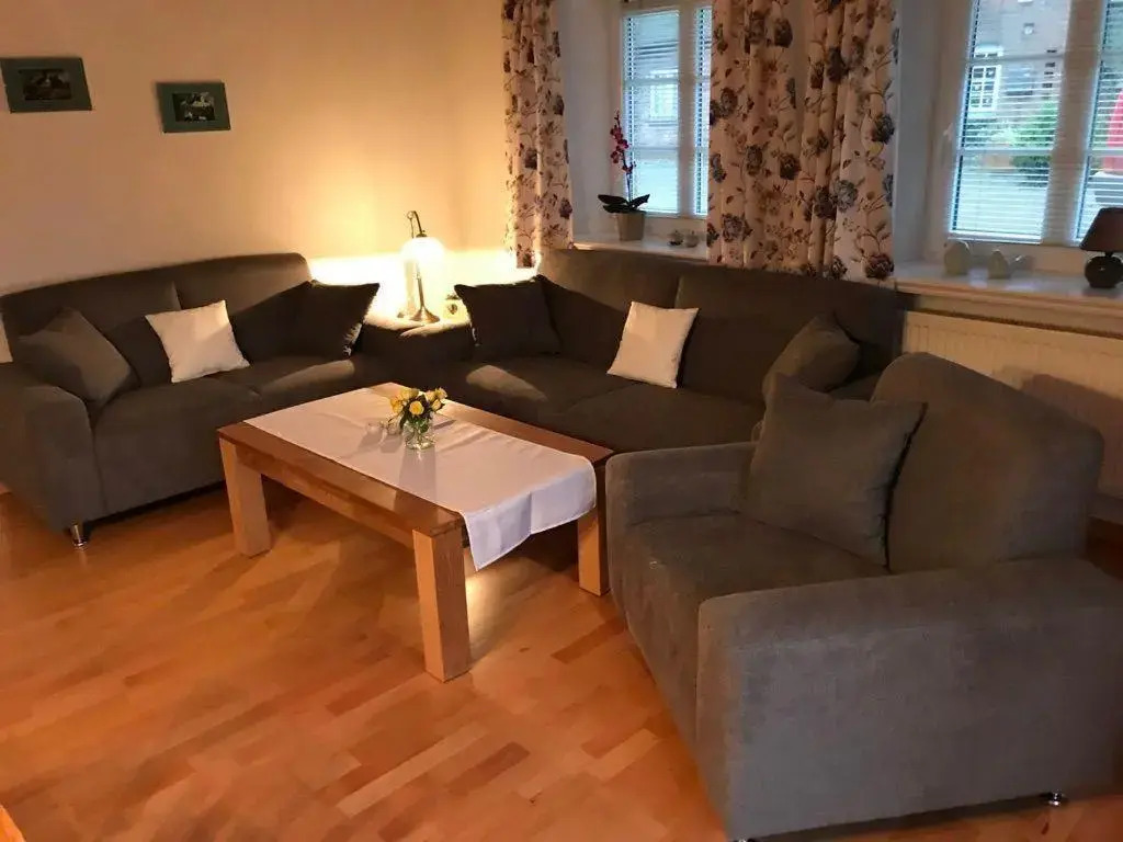 Haus-Dorfstrasse