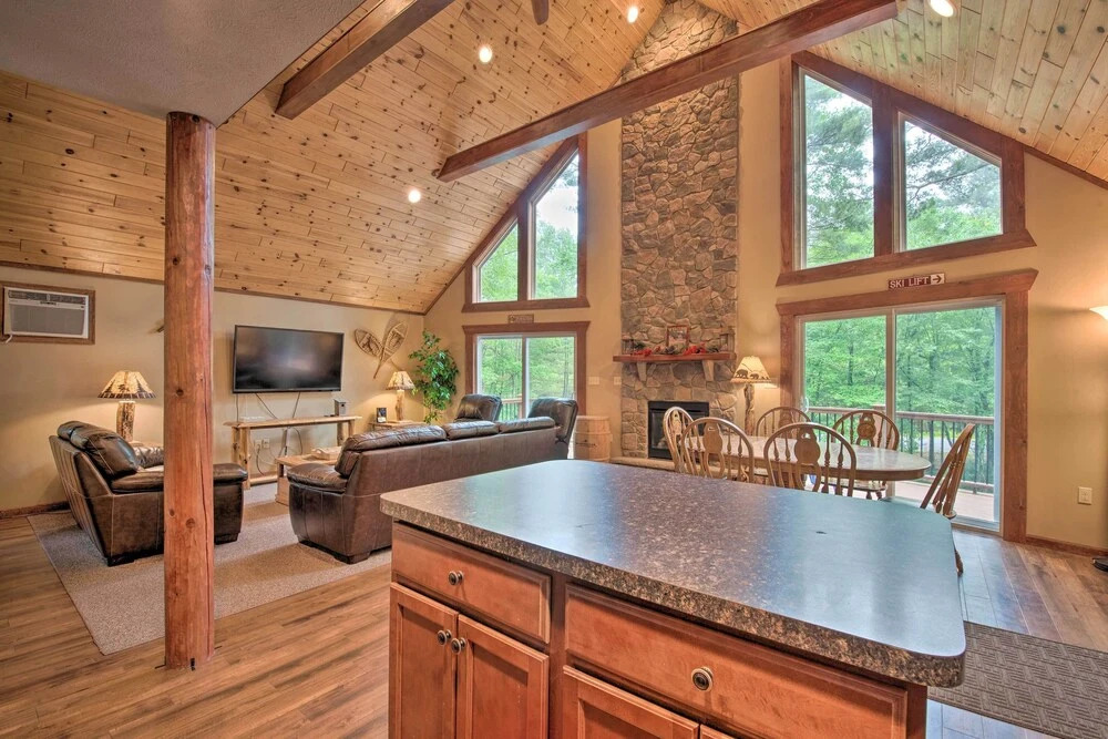 2 Mi to Lake Harmony: Gem w/ Game Room & Deck