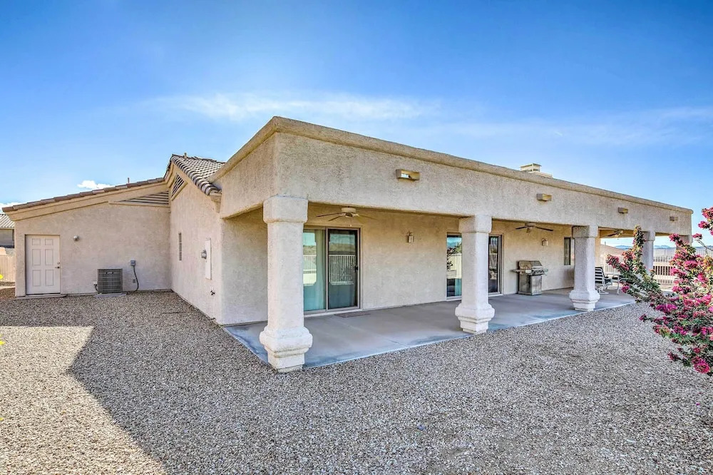 Cozy Lake Havasu House w/ Views - 1 Mi to Water!