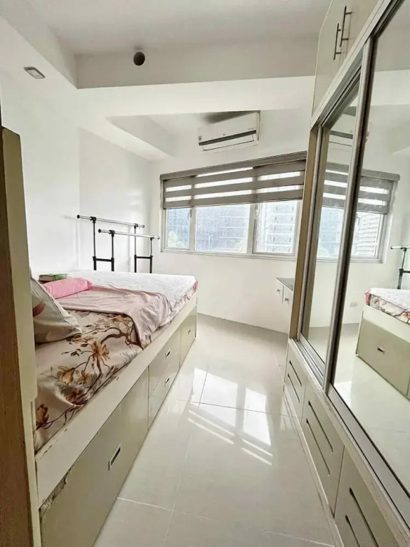 Shell Residences MOA - Josh staycation