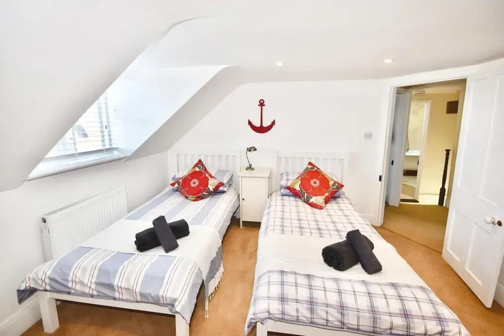Vernon House Sleeps 8 in Old Cowes