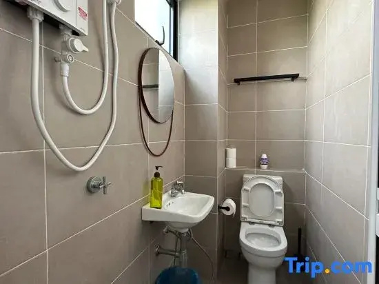 D’Pristine 4 bedder apartment 23-25 opp legoland