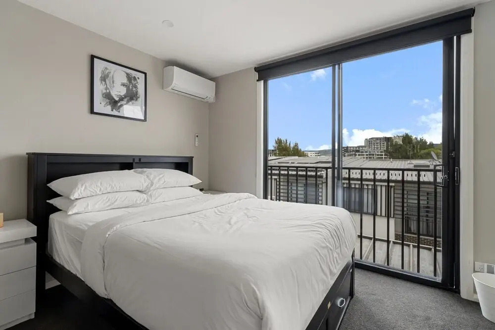 Modern 3-bedroom Townhouse in Quiet Greenway