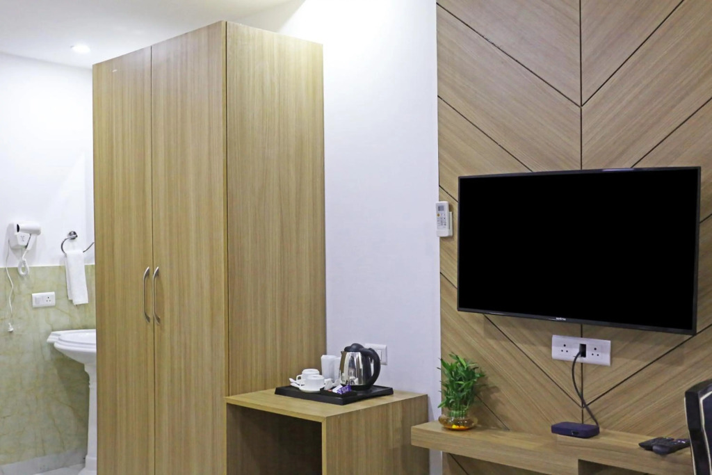 Hotel Decent Suites - Delhi Airport