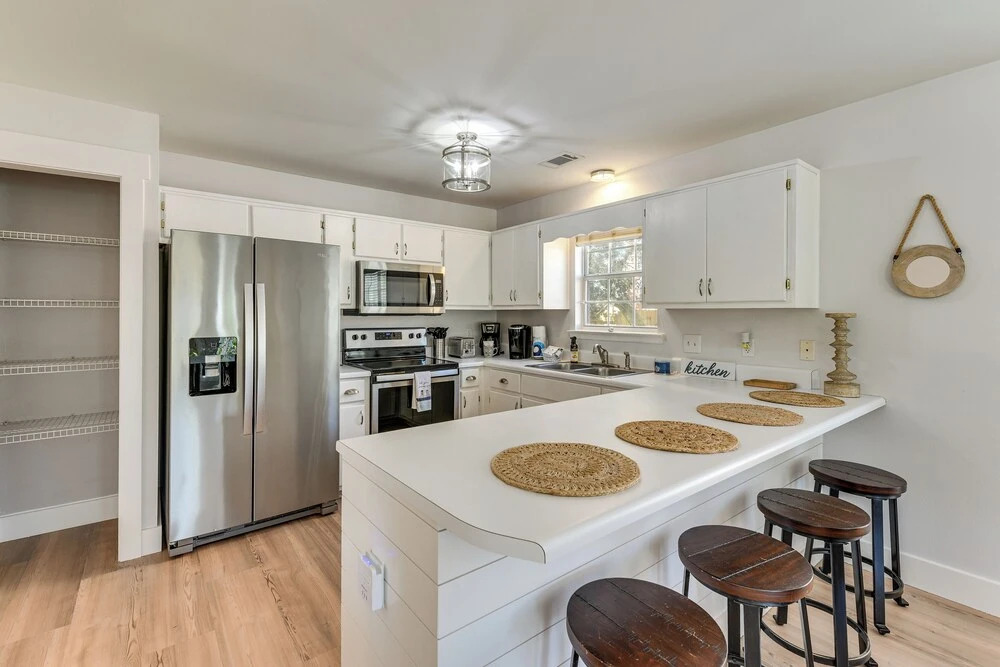 Walk to Ocean & Eats: Santa Rosa Beach Cottage