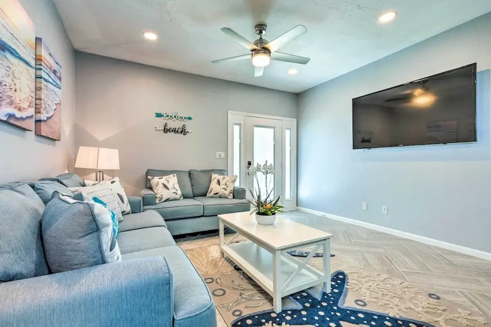 Charming Coastal Getaway, Near Beach & Pier!