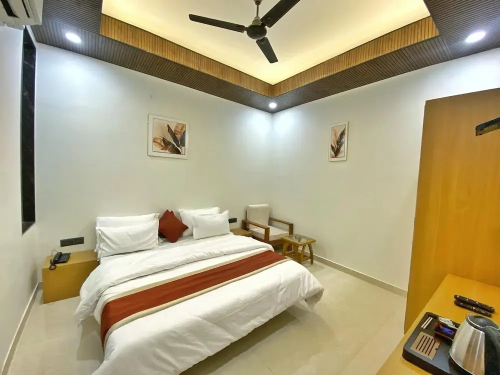 Hotel O Luxes Stays