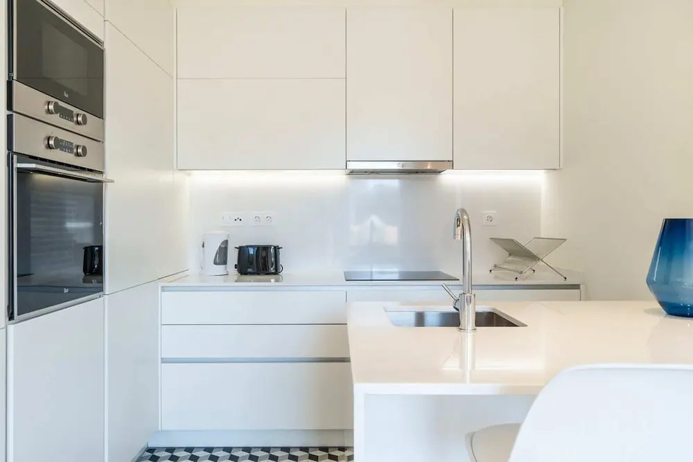 Modern 1BD w AC & Balcony