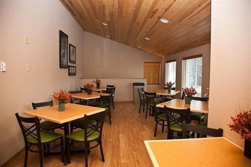 River House Inn, a Baymont by Wyndham