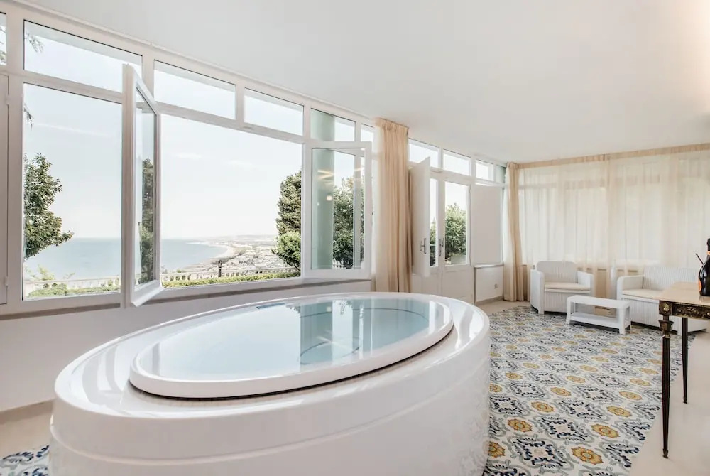 SECRET GARDEN - Suites & Apartments