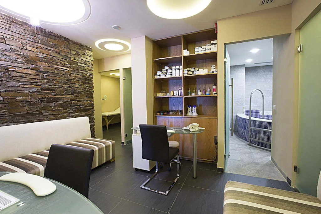 The J Hotel & Spa