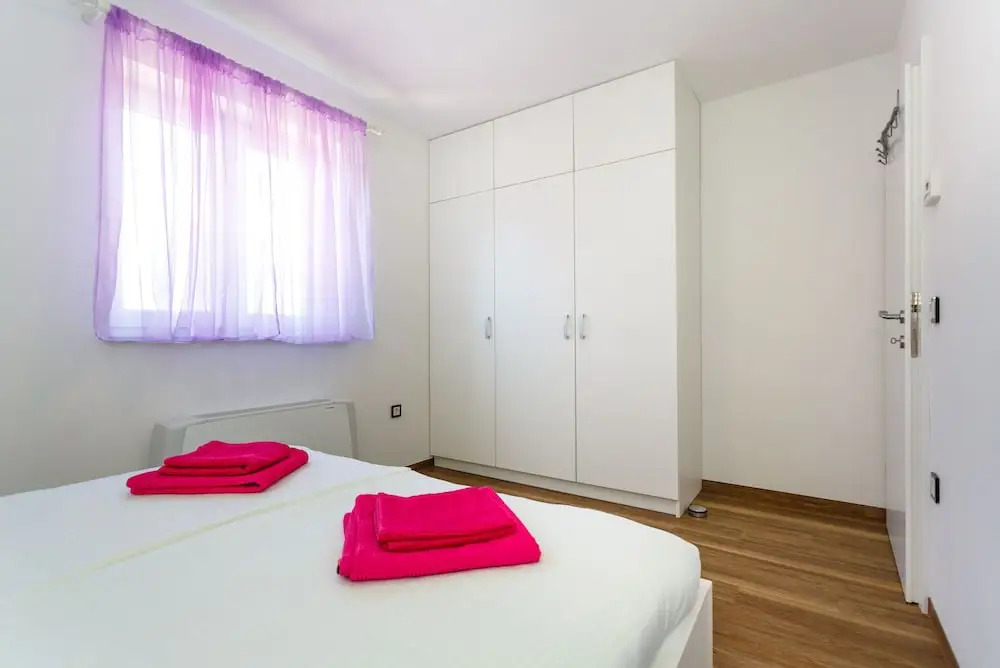 Apartment and Room Marija