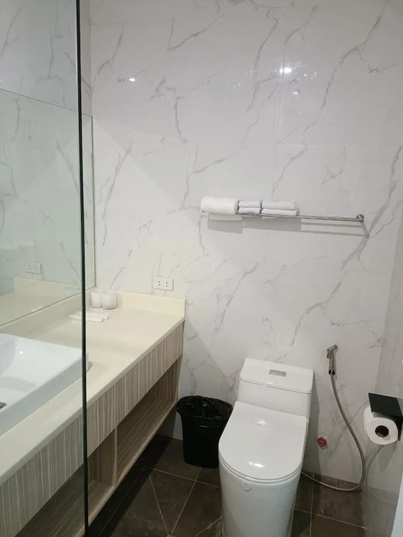 Rosh Hotel