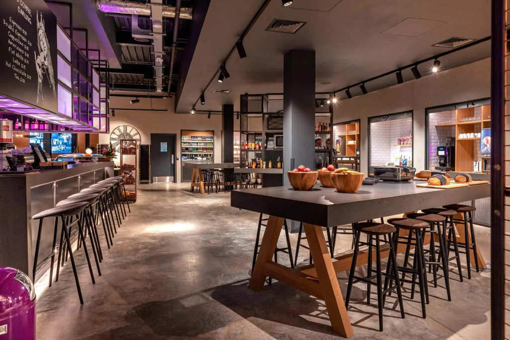 Moxy London Heathrow Airport