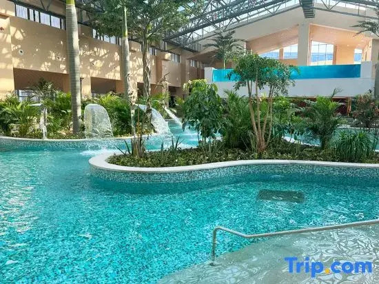 Yanji Dinosaur Hot Spring Hotel (Korean Folk Village Yanji Dinosaur Kingdom)