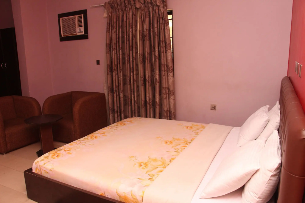 Kriscane Suites Annex