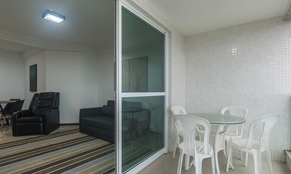 2-bedroom Apt 160m From the Beach Ewh0404