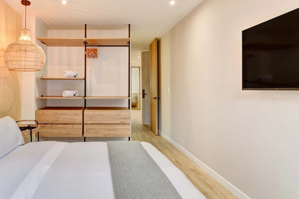 w Startling 2BR Apartment in Trendy Zona T